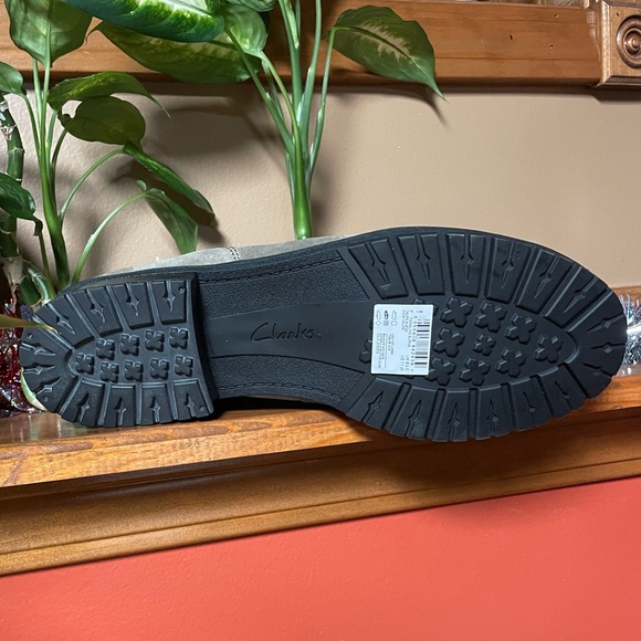 CLARKS FARALYN ALPHA TAUPE SUEDE LACE UP BOOT. SIZE 11W. NEW WITHOUT BOX. - Picture 4 of 8